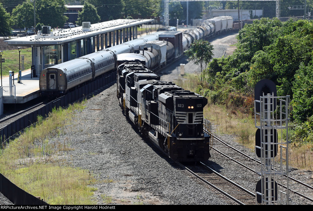 NS 1123 leads train 351 past train 80 in the station